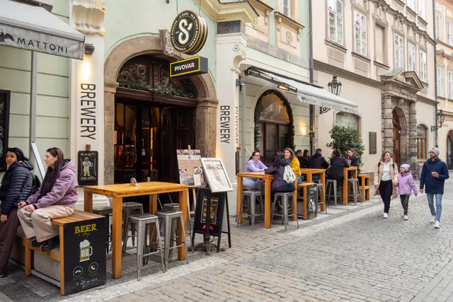 The Drunken Monkey Prague Pub Crawl — Sociological Paradigms and the International Backpacker Ecosystem