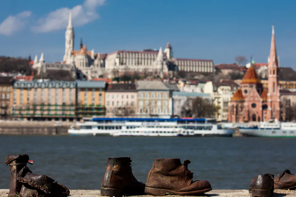 Shoes on the Danube Bank — photo 2
