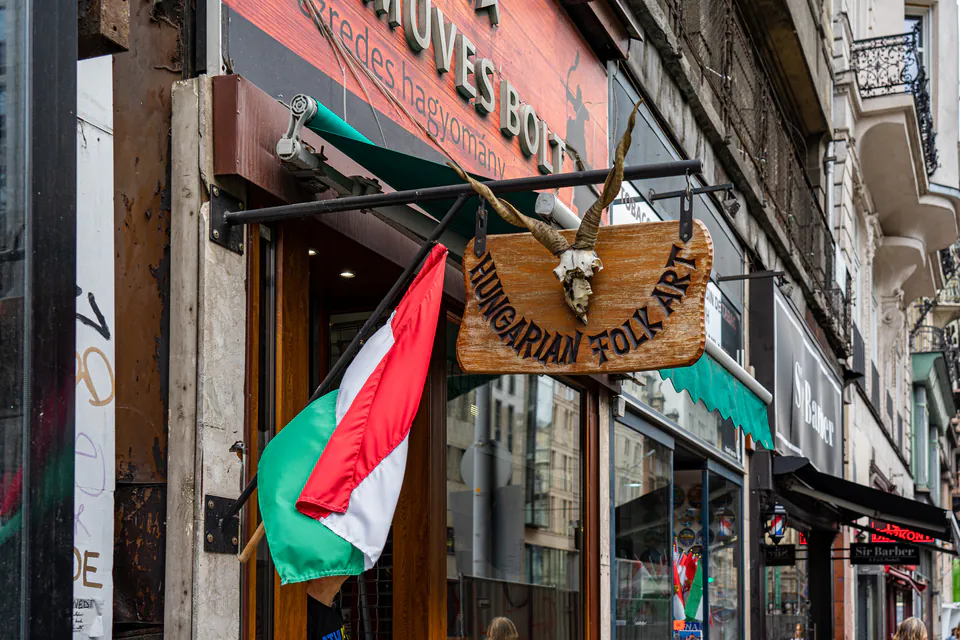 Dining in Budapest: A Local’s Guide to Tipping, Toasting, and Table Manners — Tourist Traps and The Váci Utca Warning