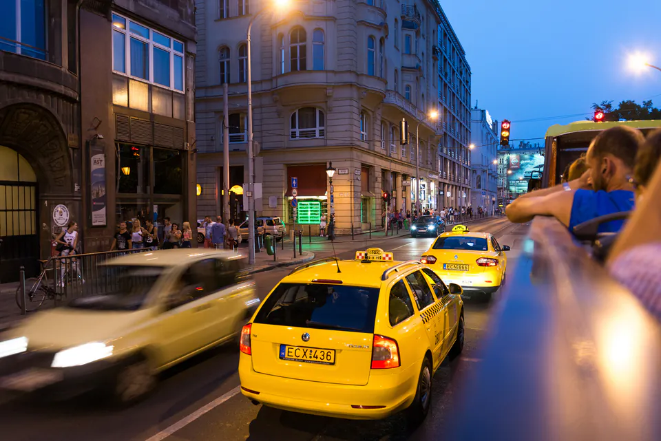Budapest After Dark: The Ultimate Night Transport Guide — Taxis, Apps, and Avoiding the 'Hyenas'