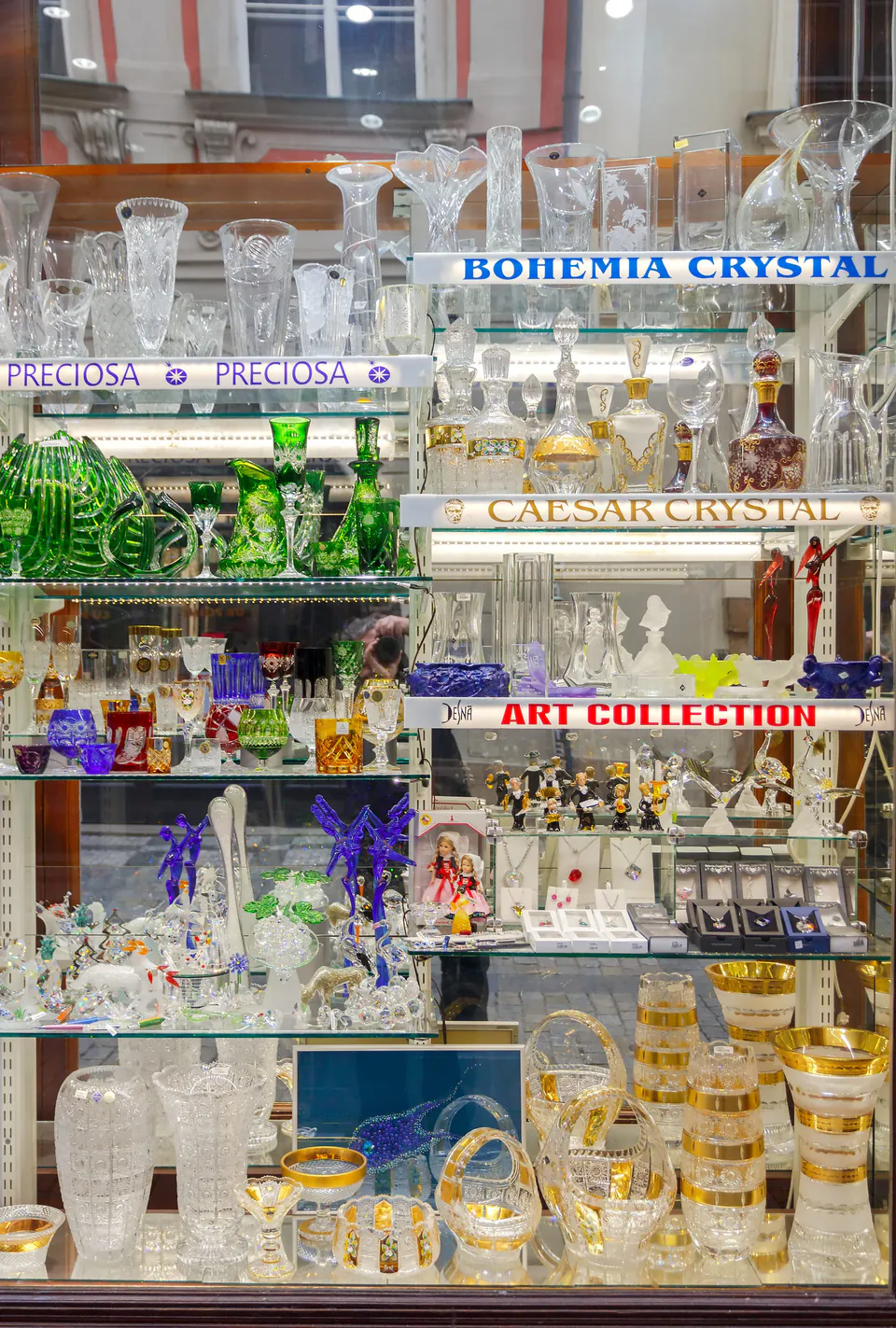 PRAGL - Prague Glass Experience — The Gallery Showcase: Bohemian Forest Glass and Contemporary Innovations